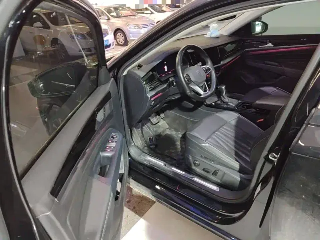 Volkswagen Passat — Фото автомобиля 15