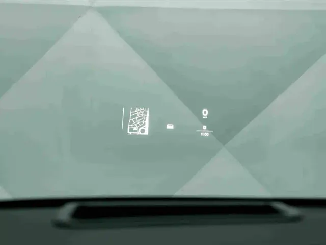 Li Auto i8 — Фото автомобиля 11