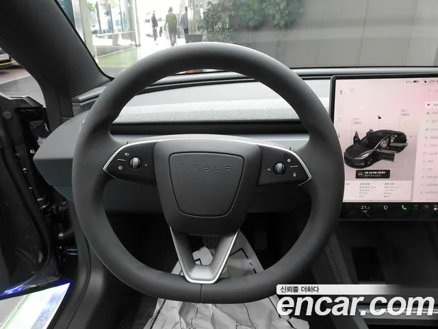 Tesla Model 3 — Фото автомобиля 9