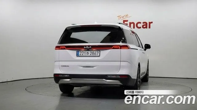 Kia Carnival Generation 4 — Фото автомобиля 4