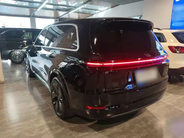 Li Auto L9 — Фото автомобиля 4