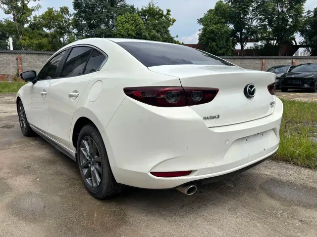 Mazda Mazda3 Axela 2022 Mazda3 2.0L Automatic Sport Edition — Фото автомобиля 4