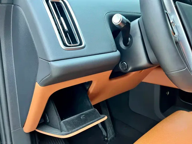 Li Auto L8 — Фото автомобиля 16
