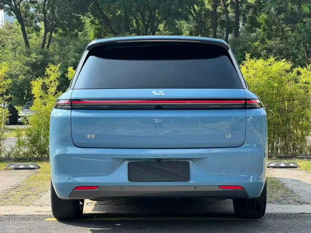 Li Auto L8 — Фото автомобиля 4