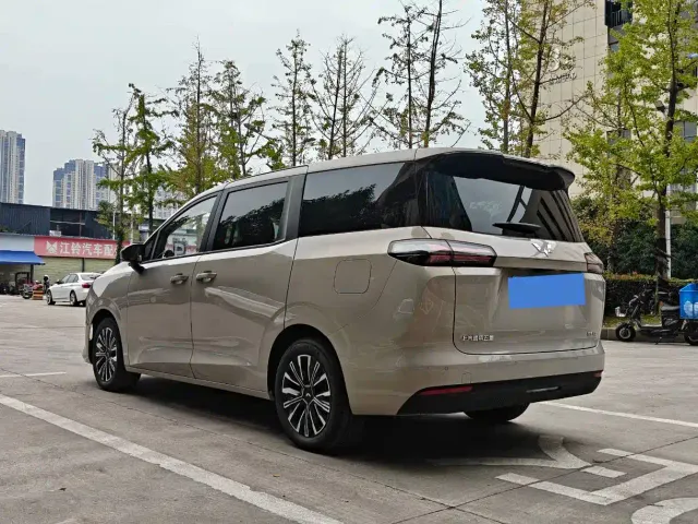 Wuling Starlight 730 — Фото автомобиля 7