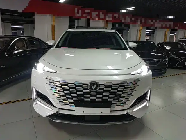 Changan UNI-K iDD — Фото автомобиля 2