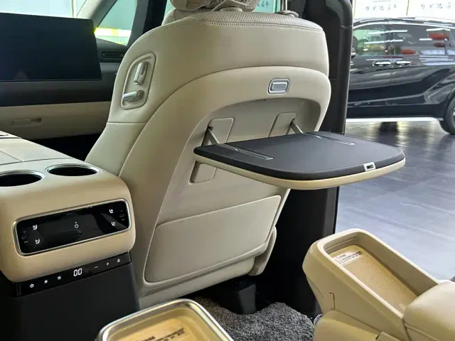 Li Auto MEGA — Фото автомобиля 8