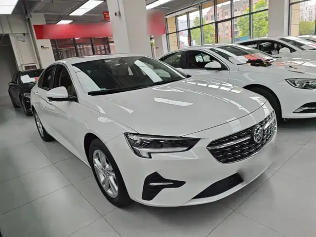 Buick Regal — Фото автомобиля 3