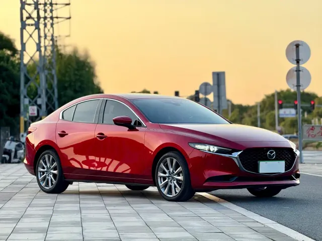 Mazda Axela — Фото автомобиля 3