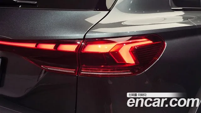Audi Q6 e-tron — Фото автомобиля 23