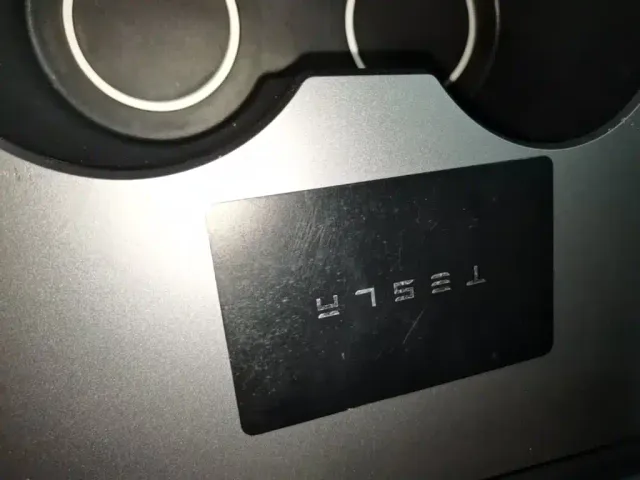 Tesla Model Y — Фото автомобиля 8