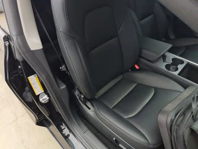Tesla Model 3 — Фото автомобиля 24