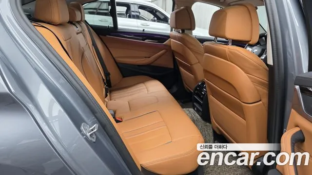 BMW 5 Series G30 — Фото автомобиля 17