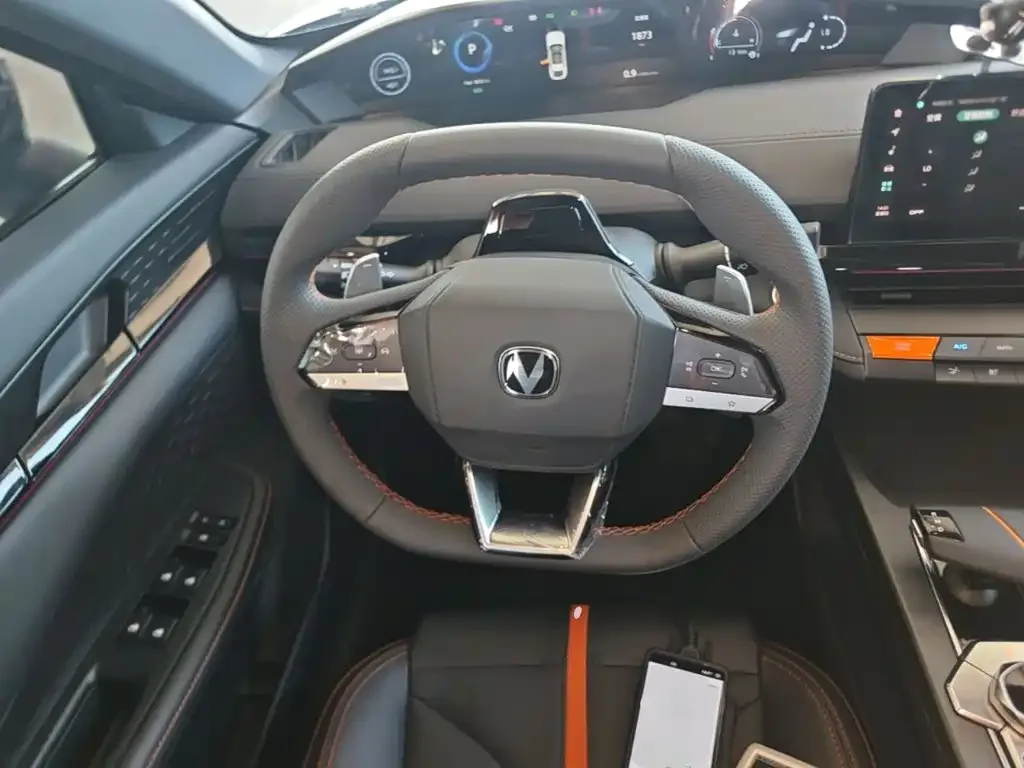 Changan Changan UNI-V 2025 1.5T 500Bar Premium Model — Фото автомобиля 6