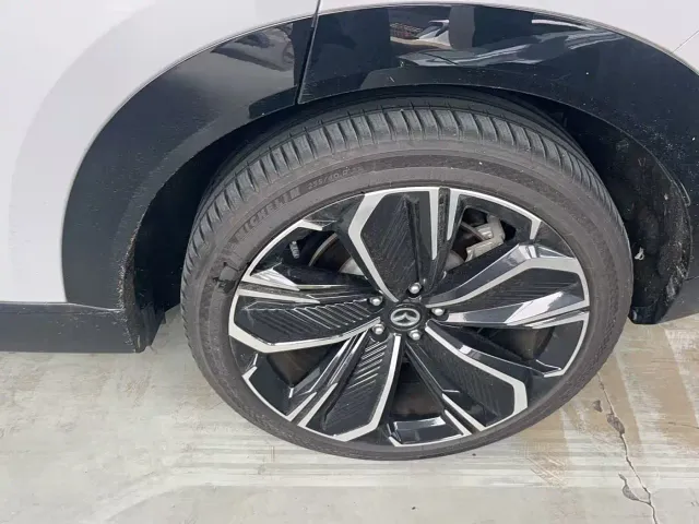Mazda EZ-60 — Фото автомобиля 9