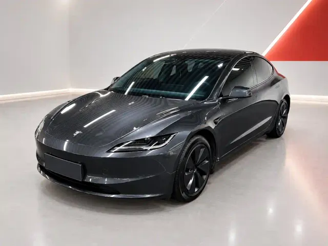 Фотография автомобиля — Tesla Model 3