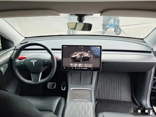 Tesla Model Y — Фото автомобиля 6