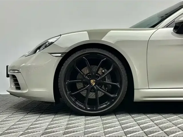 Porsche 718 — Фото автомобиля 8