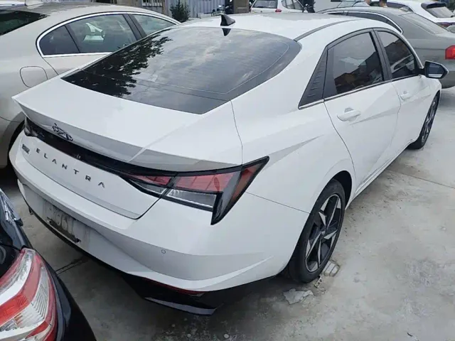 Hyundai Elantra — Фото автомобиля 6