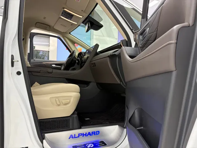 Toyota Alphard — Фото автомобиля 15