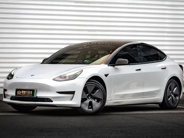 Фотография автомобиля — Tesla Model 3