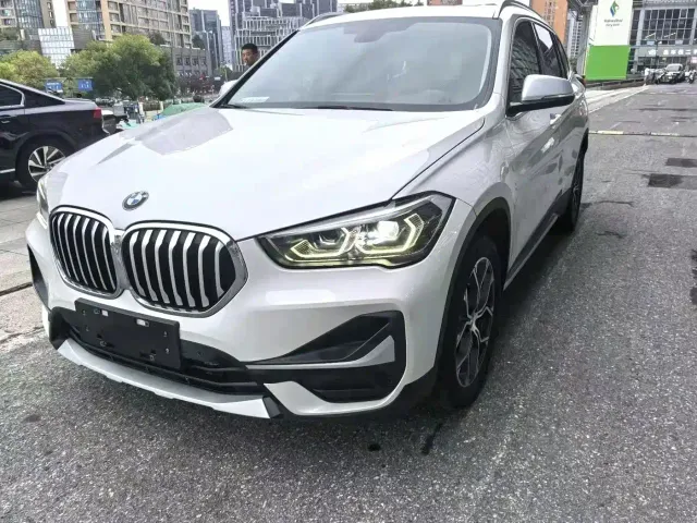 Фотография автомобиля — BMW X1