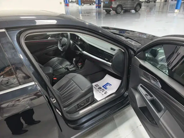 Volkswagen Passat — Фото автомобиля 16