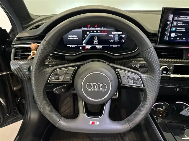 Audi A4L — Фото автомобиля 14
