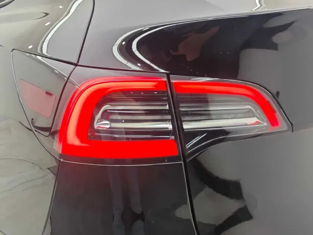 Tesla Model Y — Фото автомобиля 29