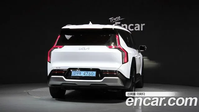Kia EV9 — Фото автомобиля 4