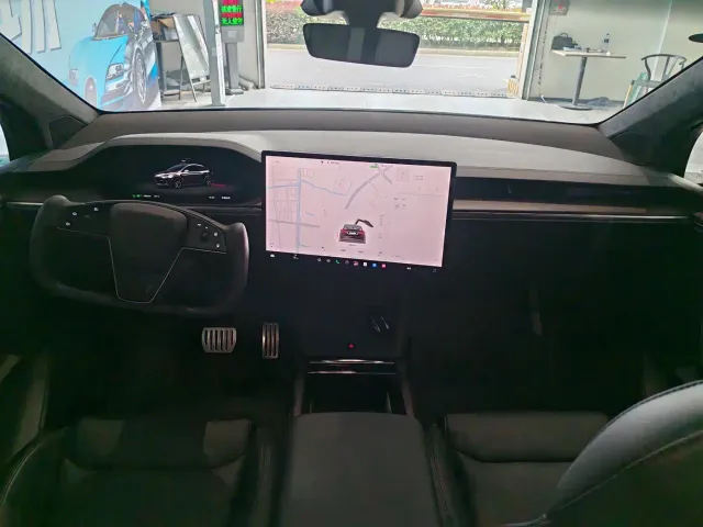 Tesla Model X — Фото автомобиля 5