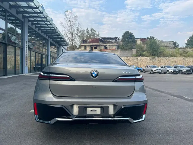 BMW 7 Series — Фото автомобиля 7