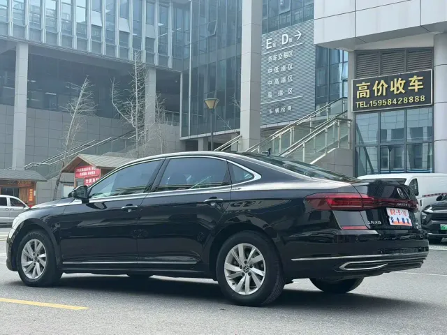 Volkswagen Passat — Фото автомобиля 7