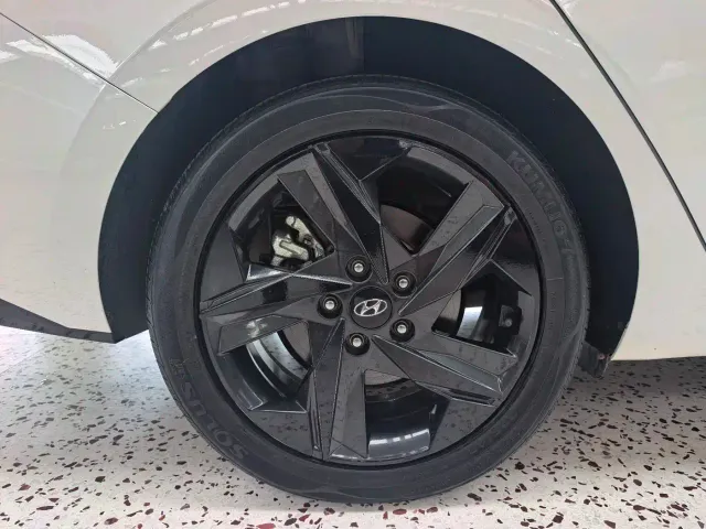 Hyundai Elantra — Фото автомобиля 24