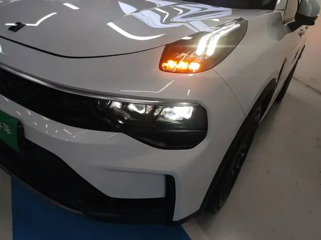 Lynk & Co 01 — Фото автомобиля 23