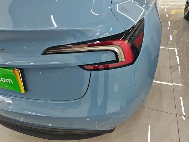 Tesla Model 3 — Фото автомобиля 7