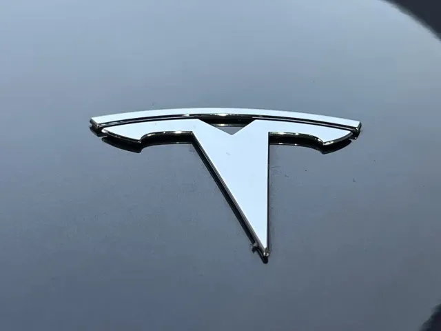 Tesla Model Y — Фото автомобиля 5