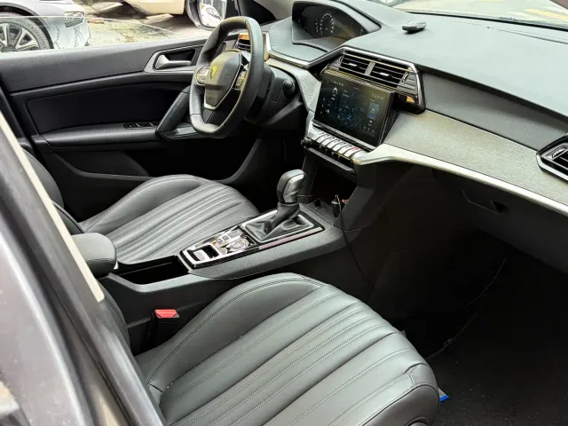 Peugeot Peugeot 408 2022 1.6T Light Chaser Edition — Фото автомобиля 7