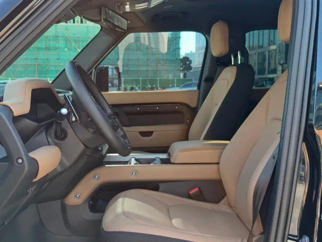 Land Rover Defender — Фото автомобиля 5