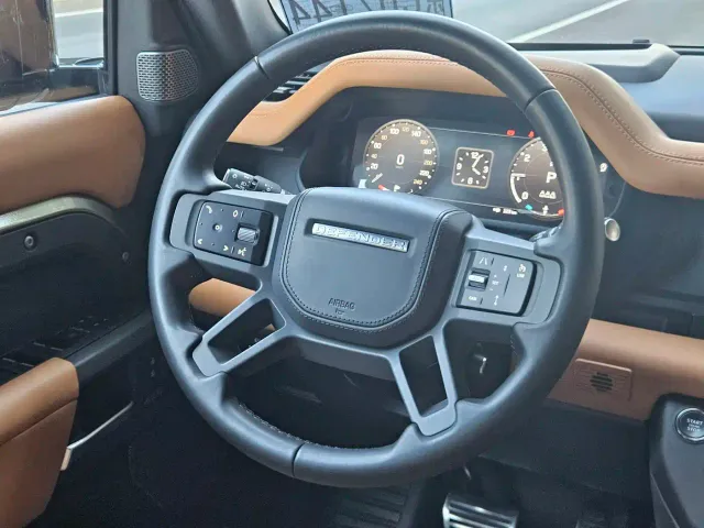 Land Rover Defender — Фото автомобиля 11