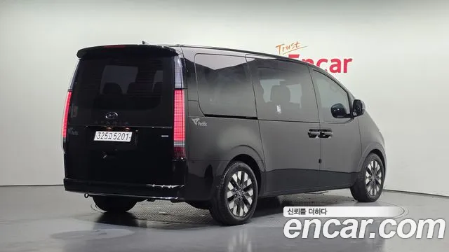 Hyundai Staria Staria 4WD Lounge 7 мест — Фото автомобиля 2