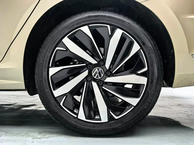 Volkswagen Passat — Фото автомобиля 12