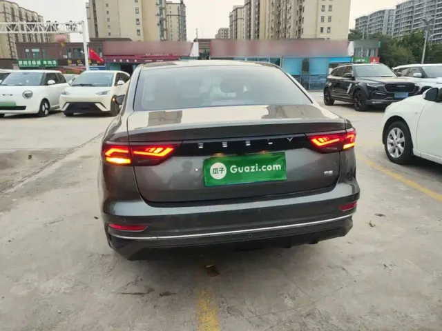 Geely Emgrand — Фото автомобиля 5