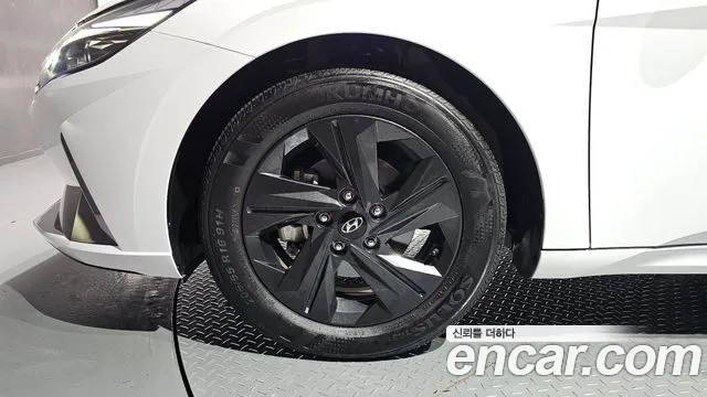 Hyundai Avante CN7 — Фото автомобиля 5