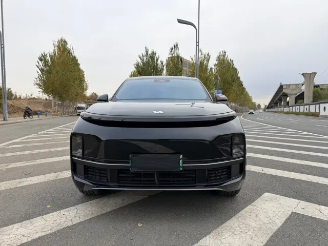 Li Auto L8 — Фото автомобиля 2