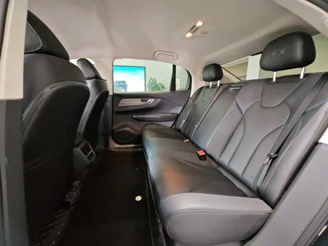 Hongqi E-QM5 — Фото автомобиля 4