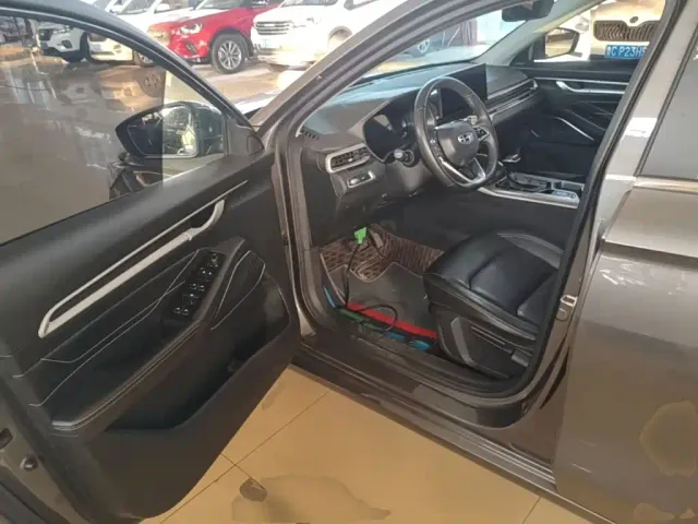 Geely Emgrand — Фото автомобиля 15
