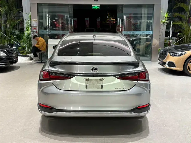 Lexus ES — Фото автомобиля 5