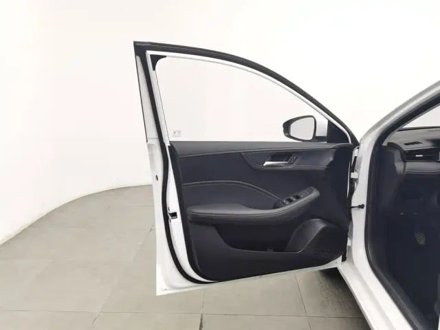 Roewe i5 — Фото автомобиля 8