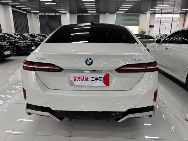 Фотография автомобиля — BMW 5 Series